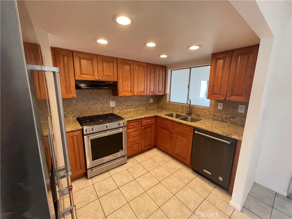 25141 Silent Creek Road, Moreno Valley, California 92553 home-pic-6